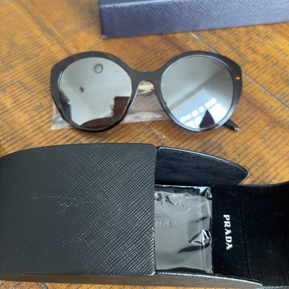 Prada sunglasses main image 10